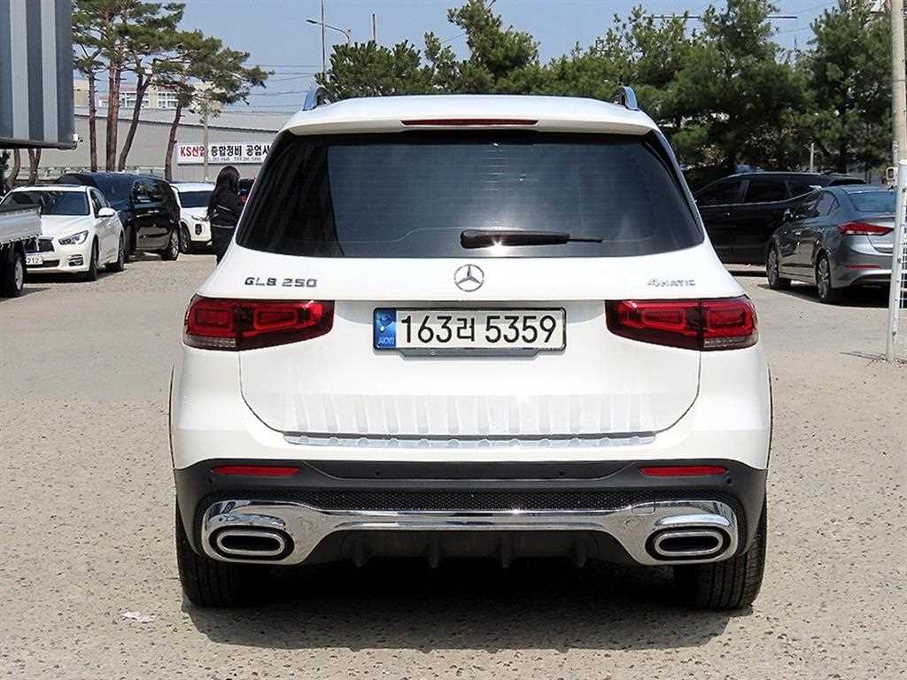 Mercedes Benz GLB Class - Vista 4