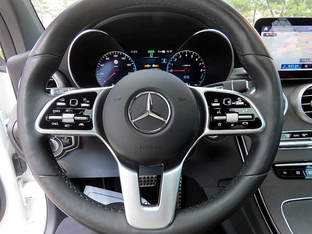 Mercedes Benz GLC Class - Vista 8