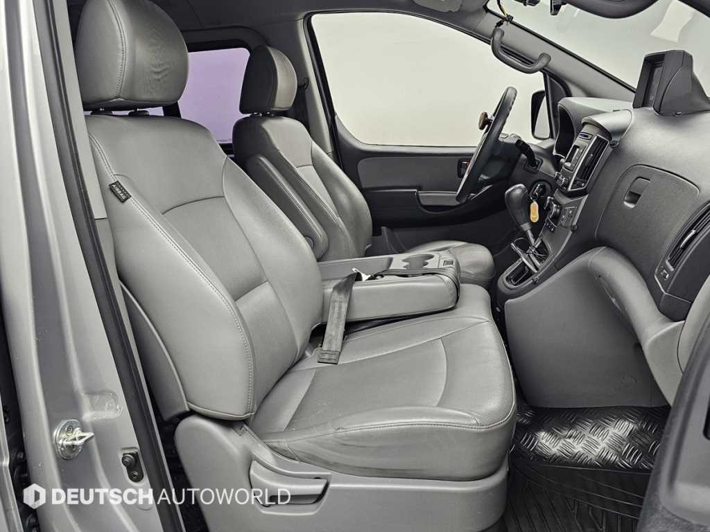 HYUNDAI Starex - Vista 10