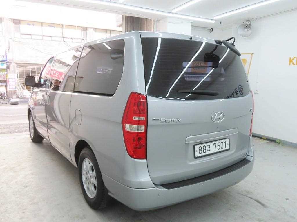 HYUNDAI Starex - Vista 4