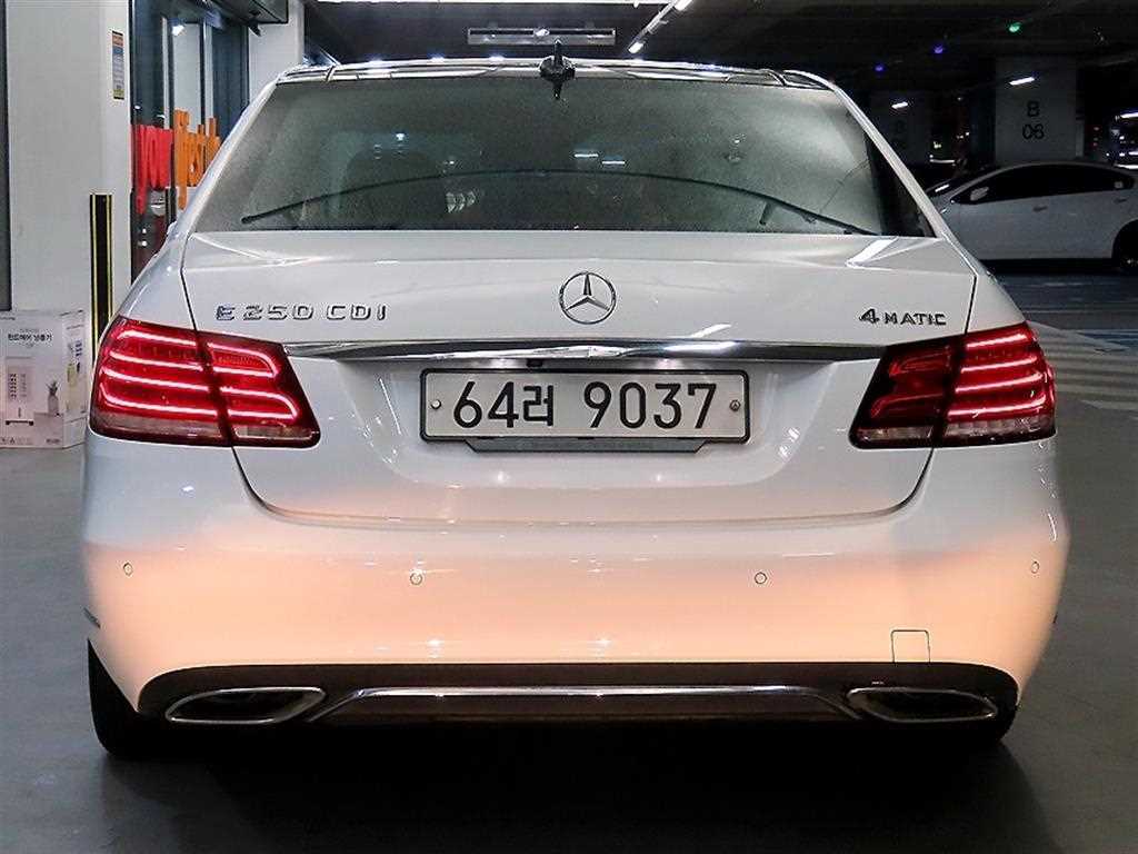 Mercedes Benz E class - Vista 5