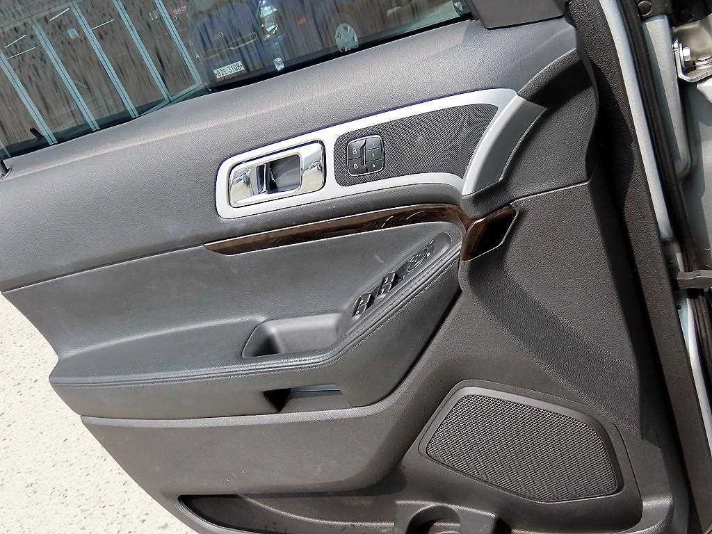 Ford Explorer - Vista 11