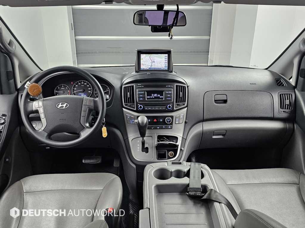 HYUNDAI Starex - Vista 8