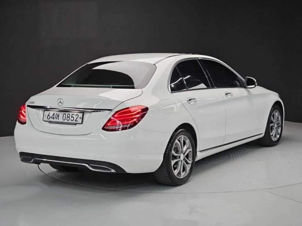 Mercedes Benz C Class - Vista 4