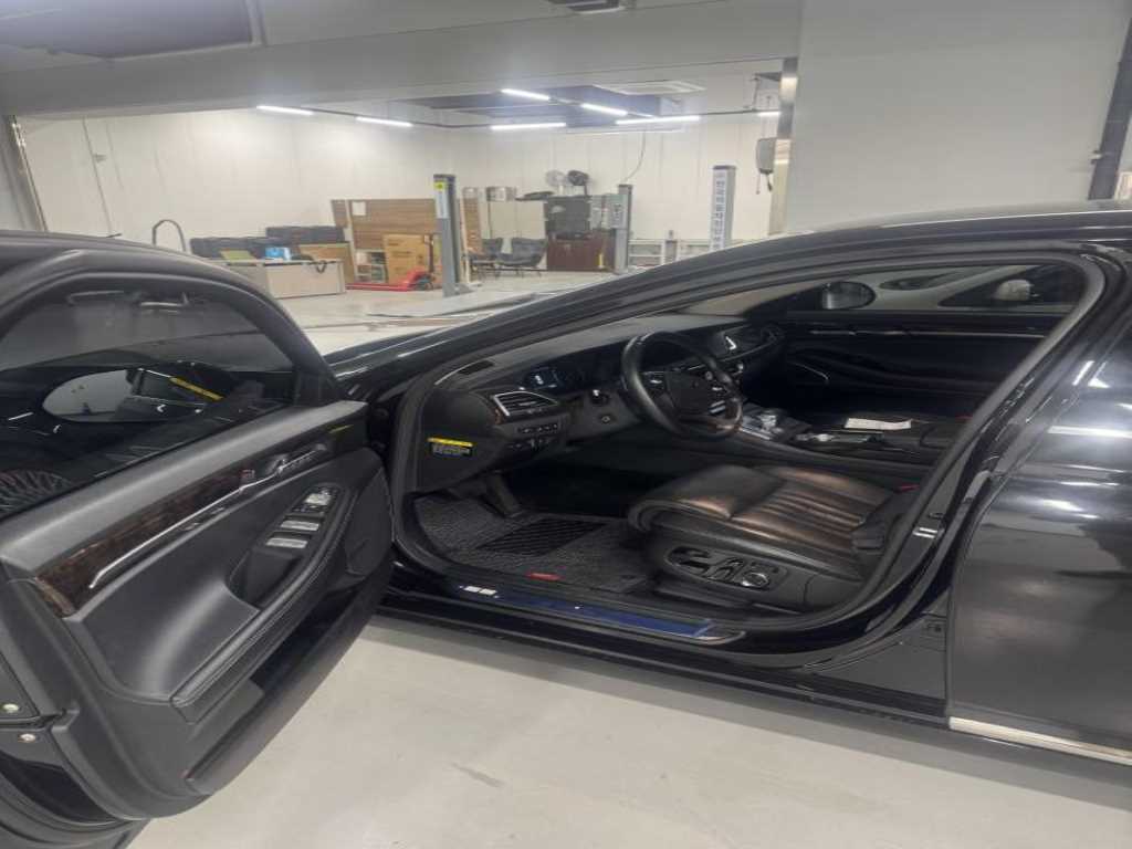 Genesis G90 - Vista 11