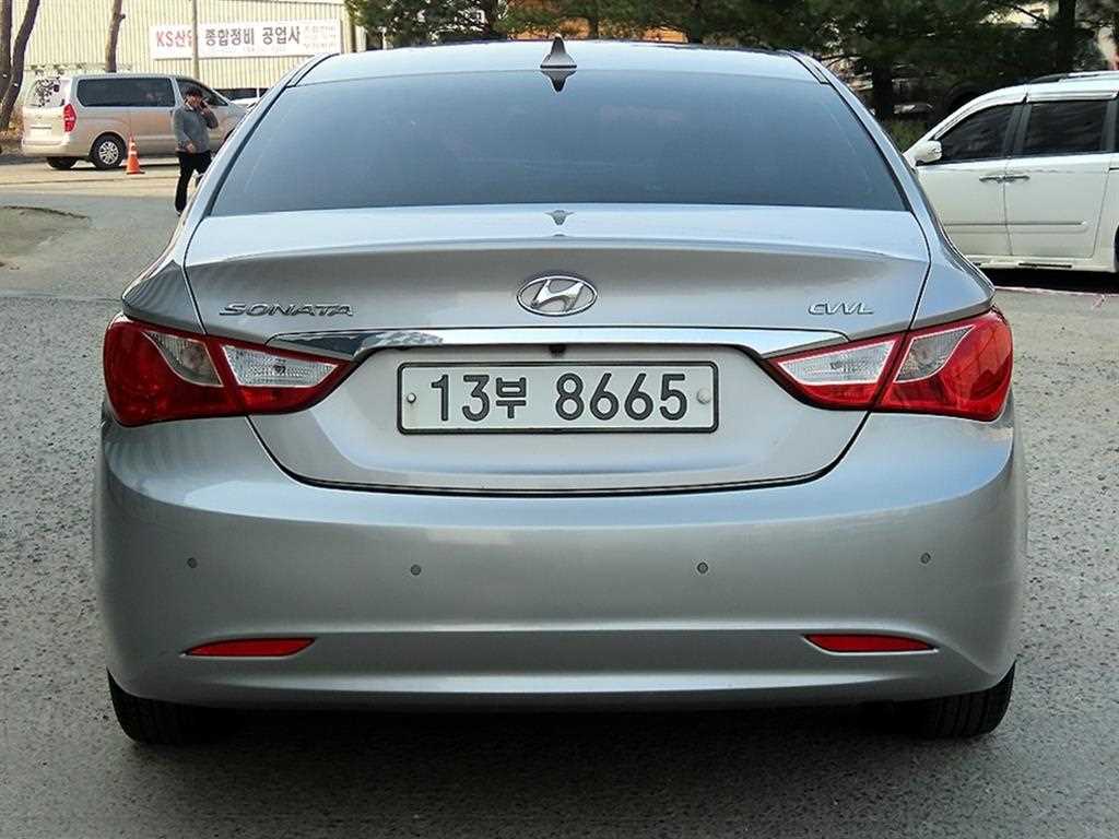 HYUNDAI Sonata - Vista 4