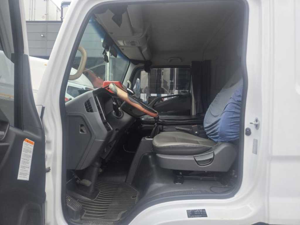 medium and large cargo truck - Vista 11