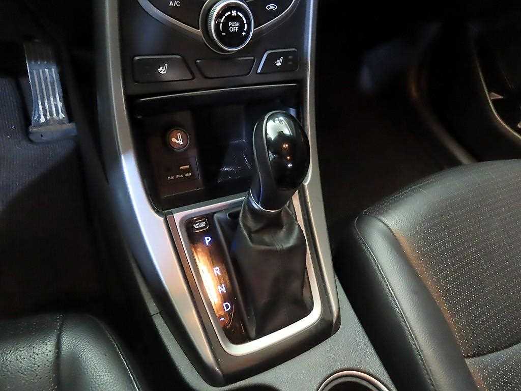 HYUNDAI Avante - Vista 12