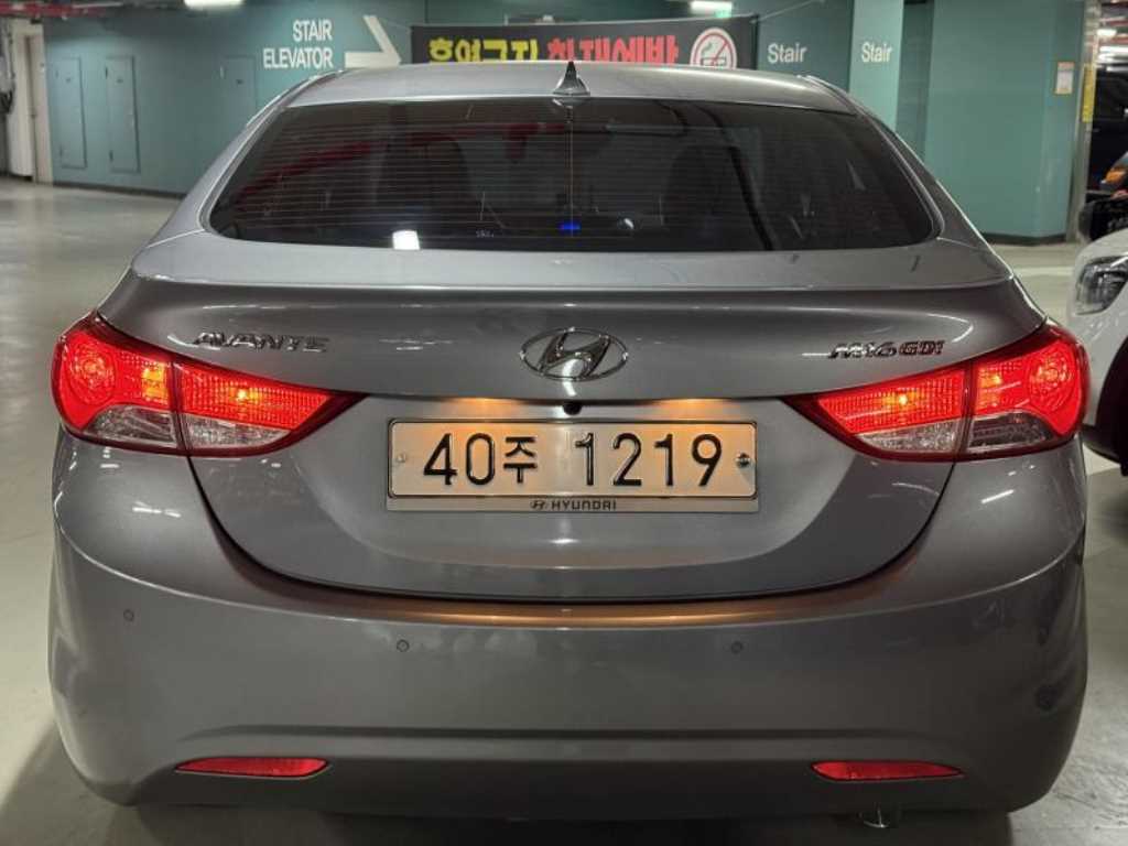 HYUNDAI Avante - Vista 4