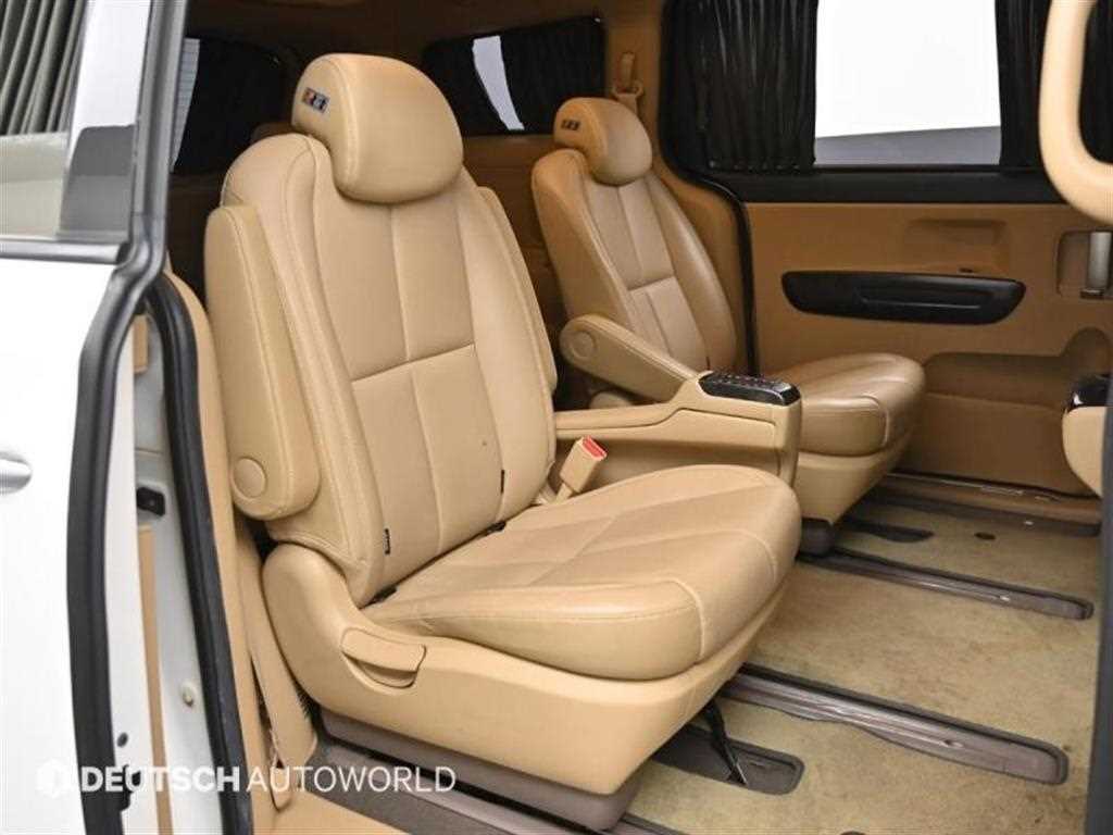 KIA Carnival - Vista 12