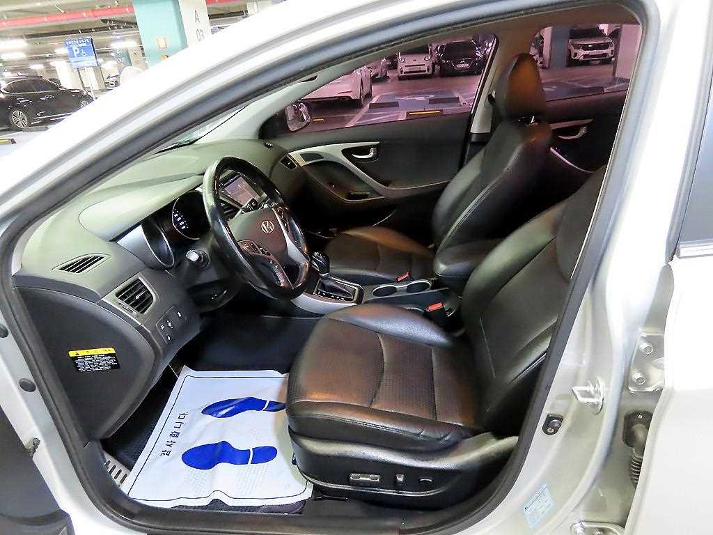 HYUNDAI Avante - Vista 6