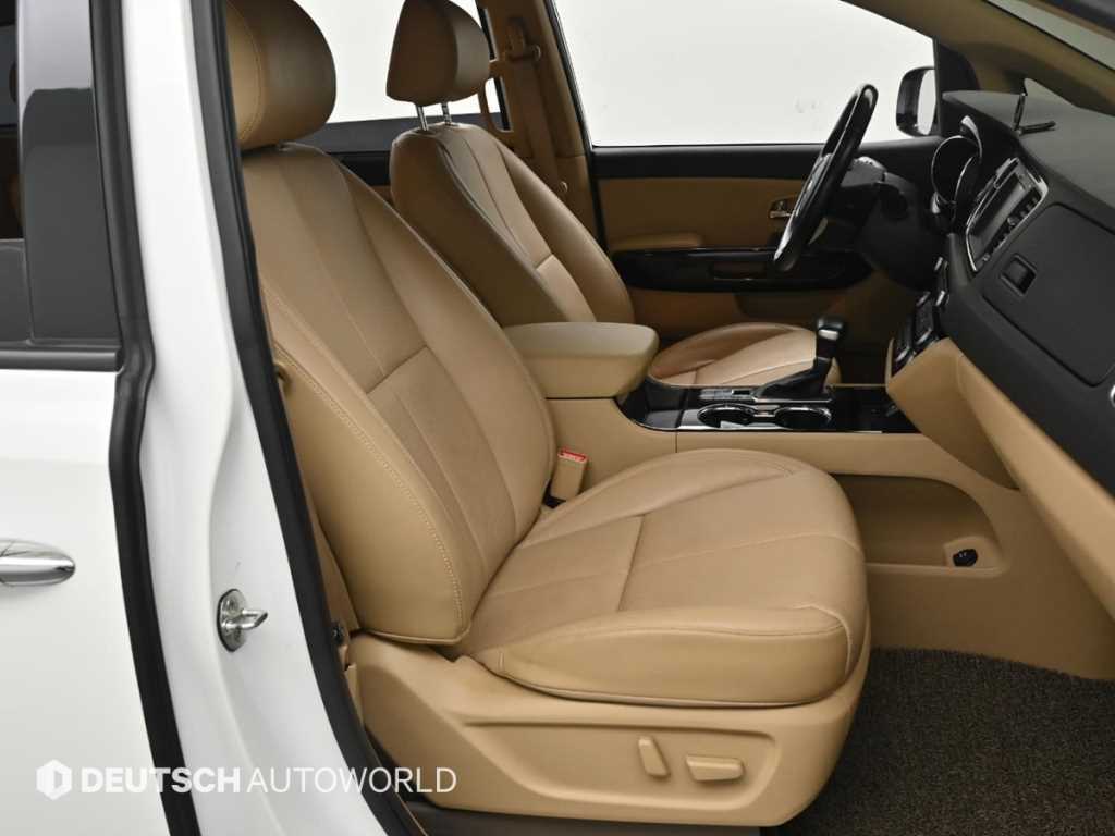 KIA Carnival - Vista 10