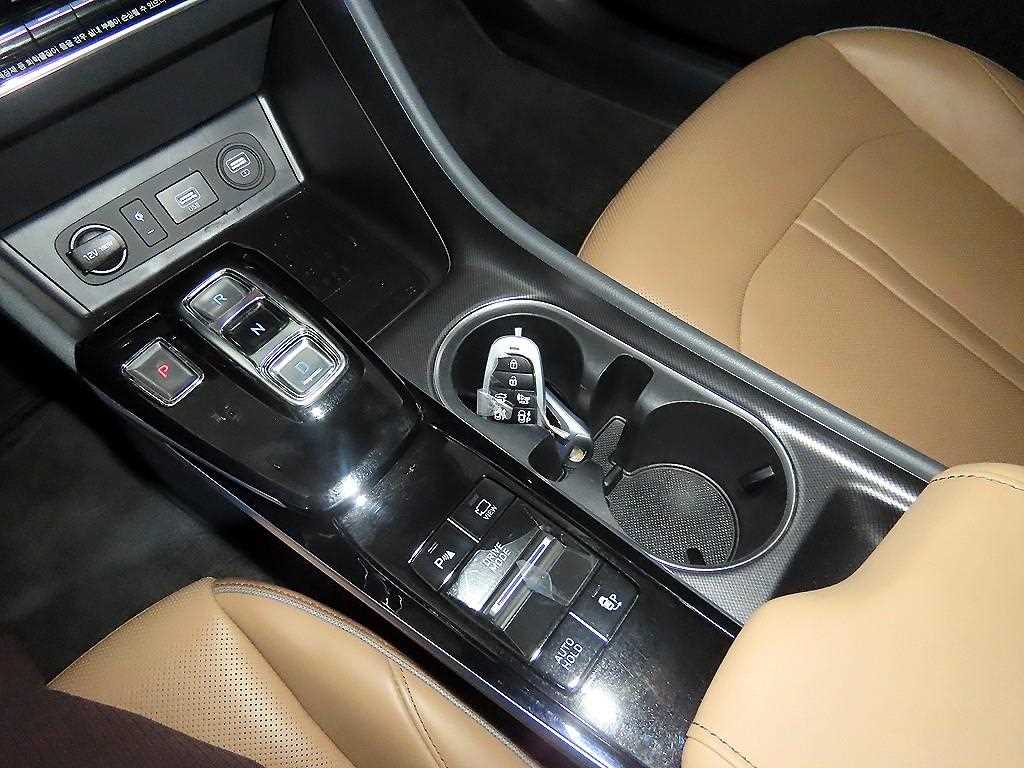 HYUNDAI Sonata - Vista 12