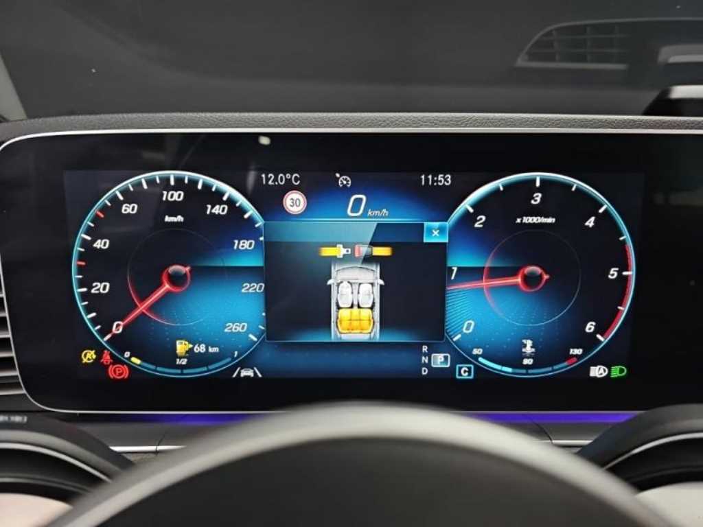 Mercedes Benz GLE Class - Vista 8