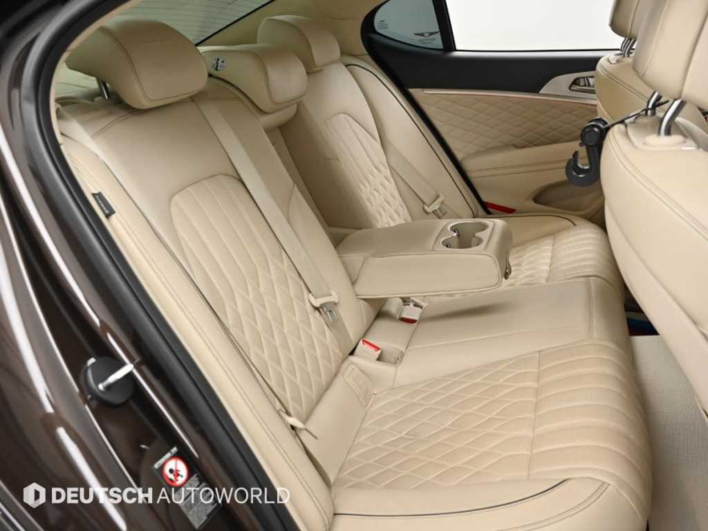 Genesis G70 - Vista 12