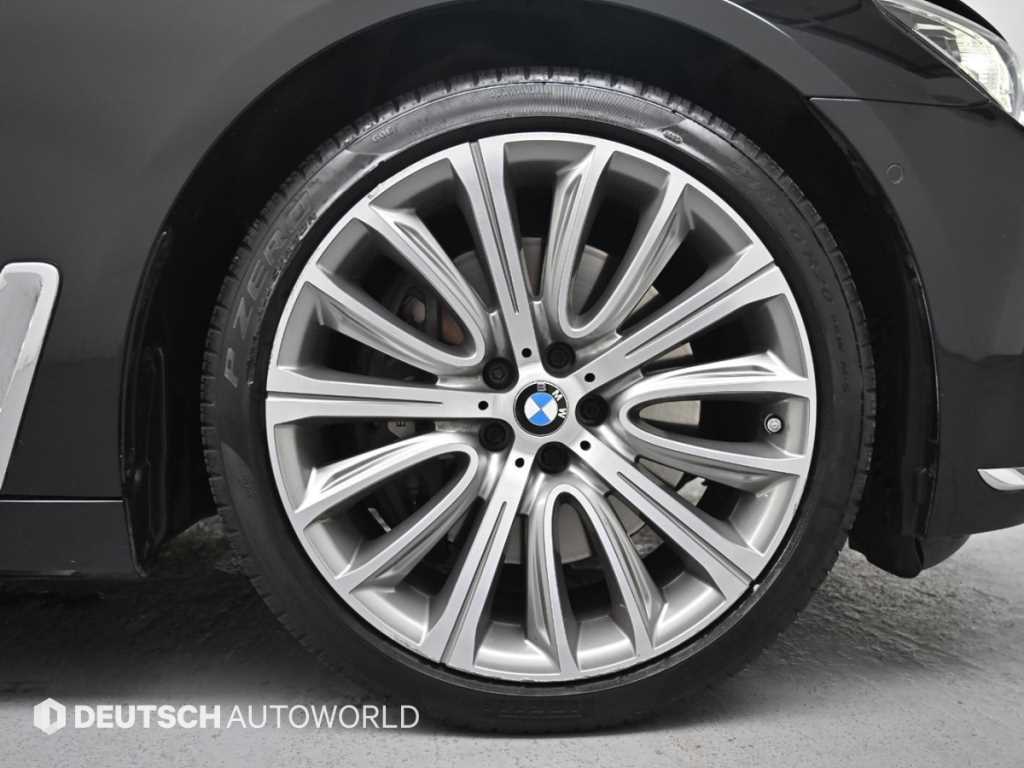 BMW 7 Series - Vista 5