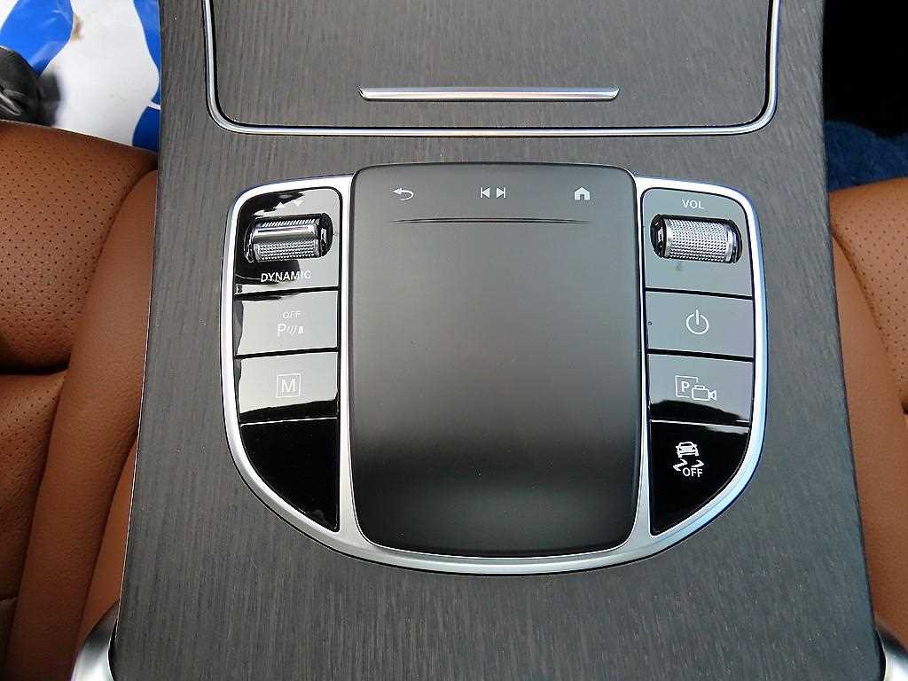 Mercedes Benz GLC Class - Vista 12