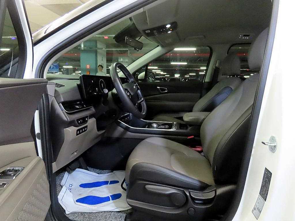 KIA Carnival - Vista 6