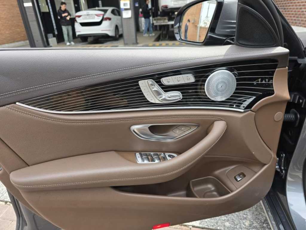 Mercedes Benz E class - Vista 5