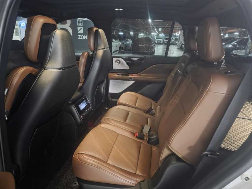 Lincoln Aviator - Vista 6