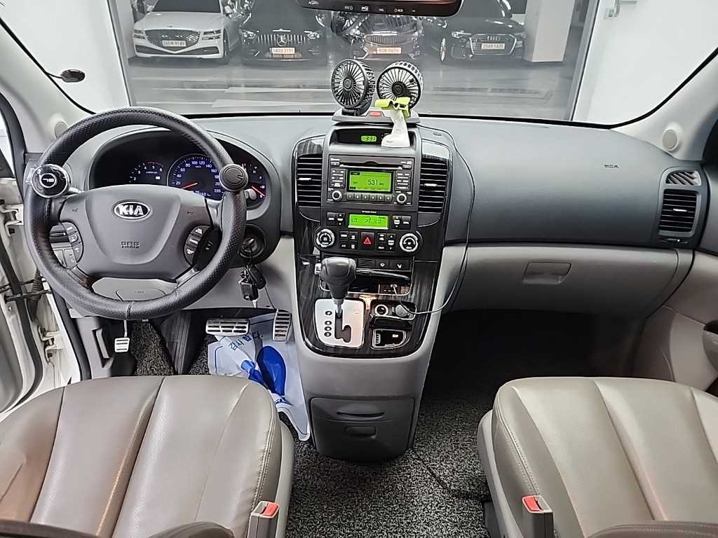 KIA Carnival - Vista 7