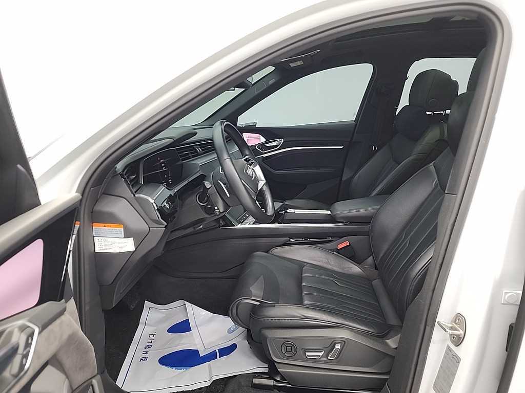 Audi e-Tron - Vista 11