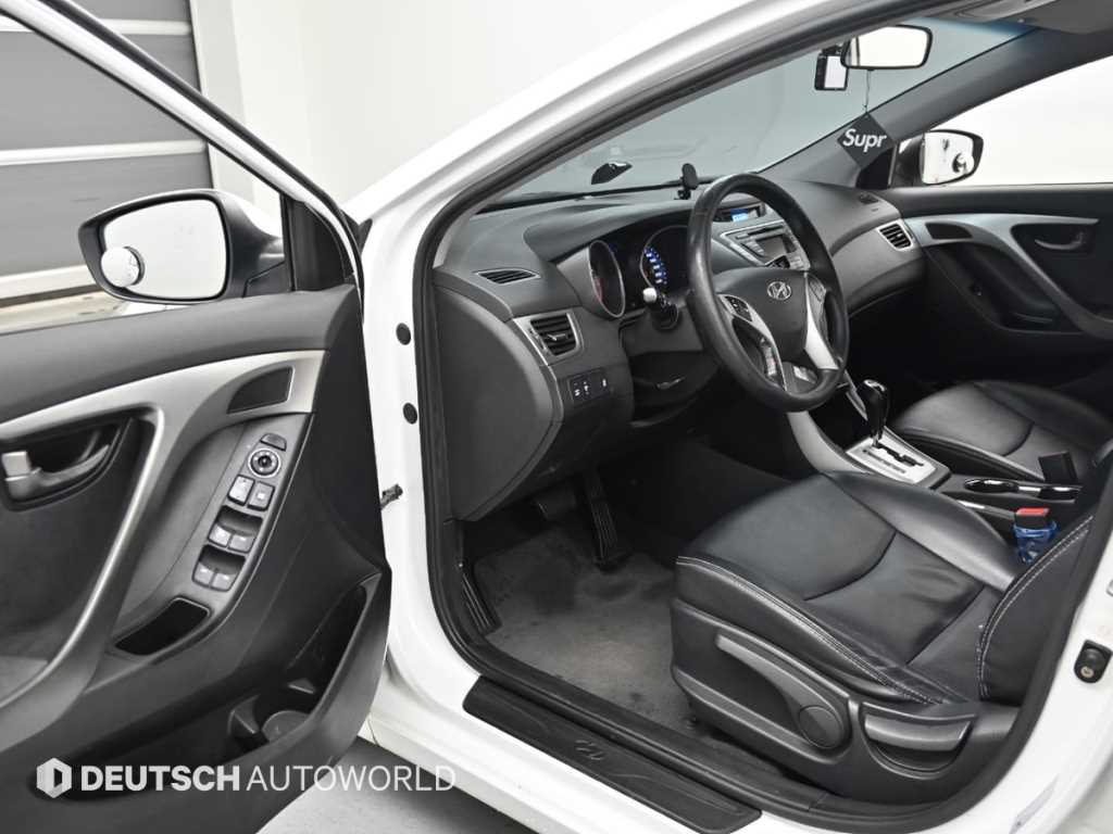 HYUNDAI Avante - Vista 11