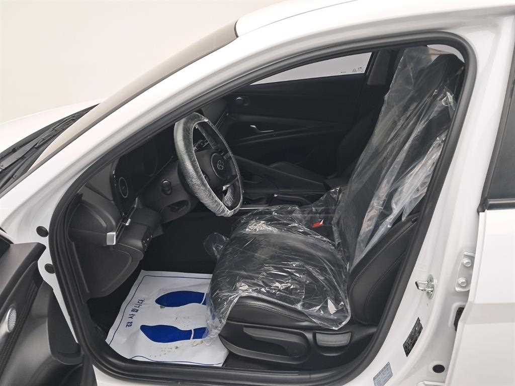 HYUNDAI Avante - Vista 11