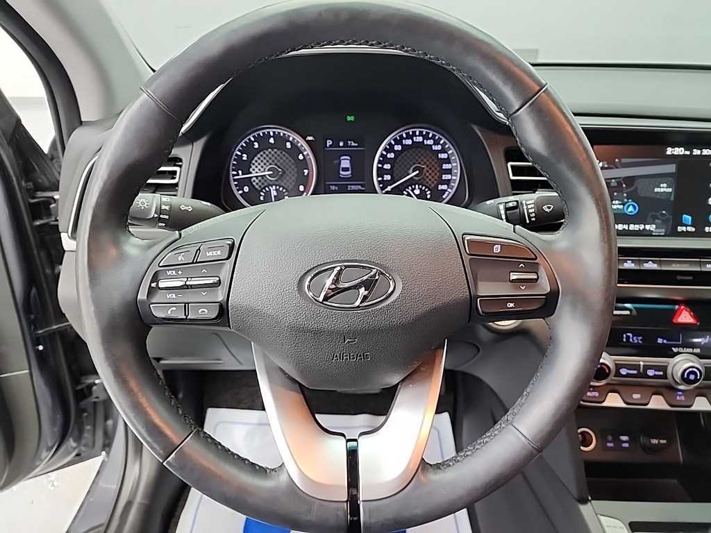 HYUNDAI Avante - Vista 9