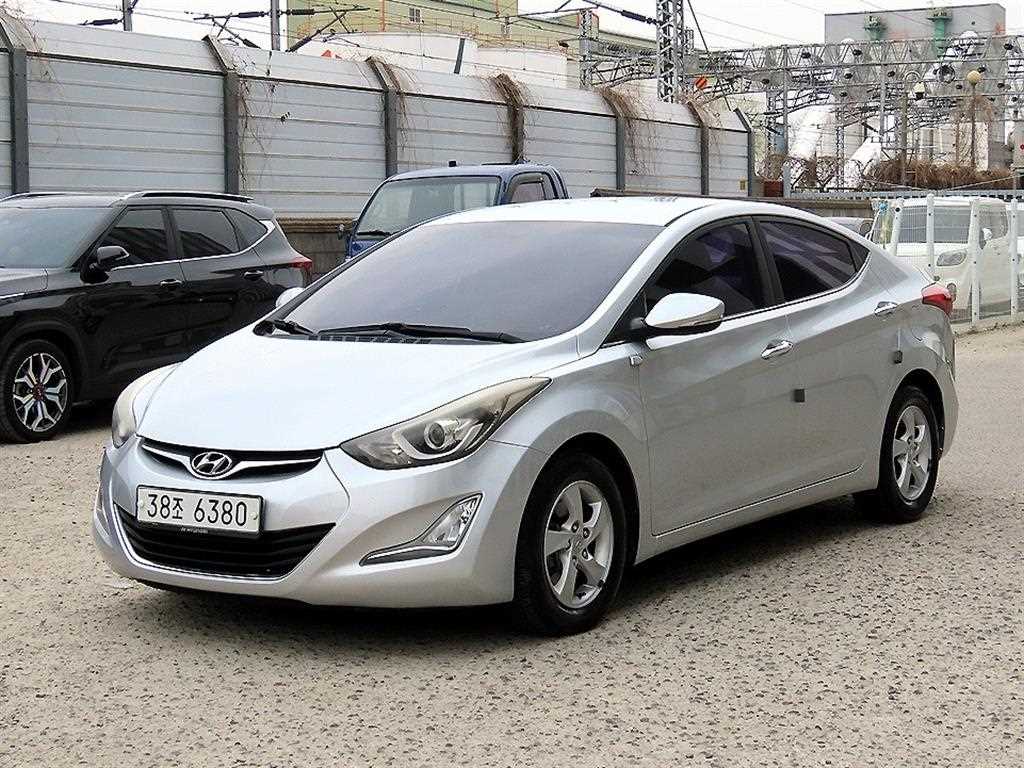 HYUNDAI Avante - Vista 2