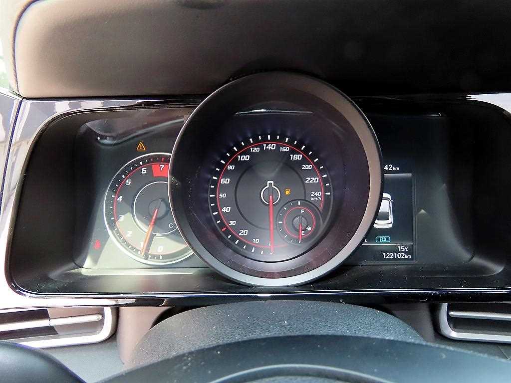 HYUNDAI Avante - Vista 9