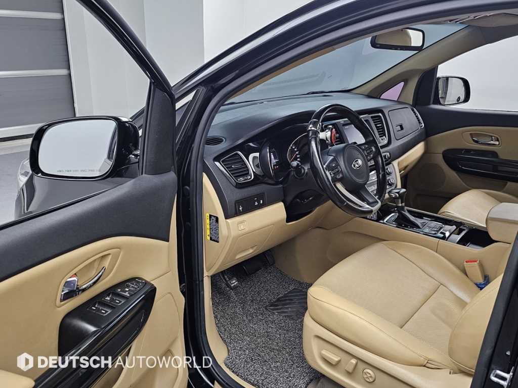 KIA Carnival - Vista 11