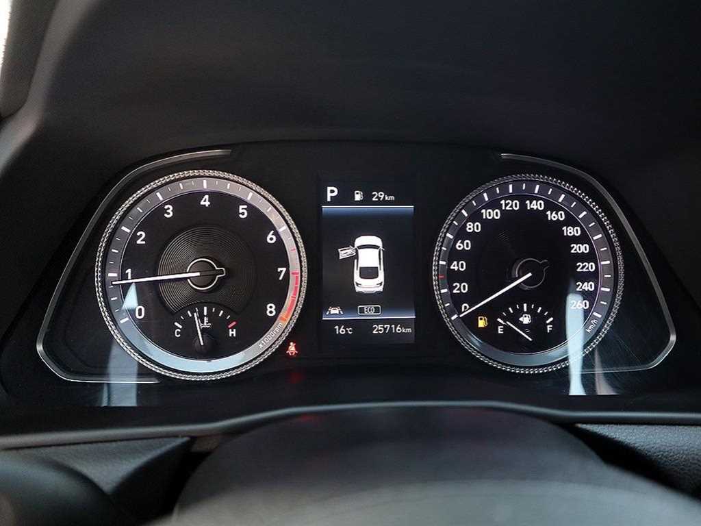 HYUNDAI Sonata - Vista 9