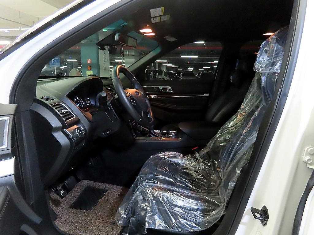 Ford Explorer - Vista 6