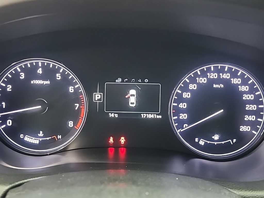 HYUNDAI Genesis - Vista 7