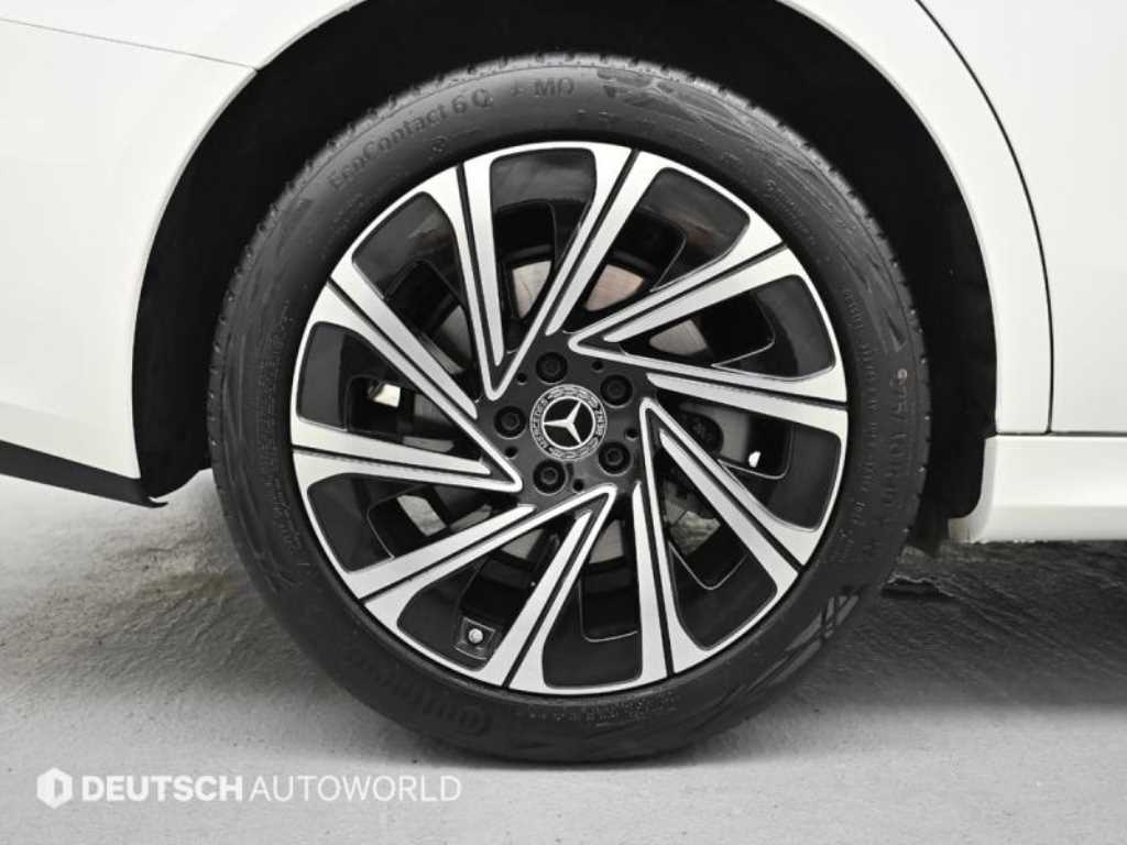 Mercedes Benz E class - Vista 5