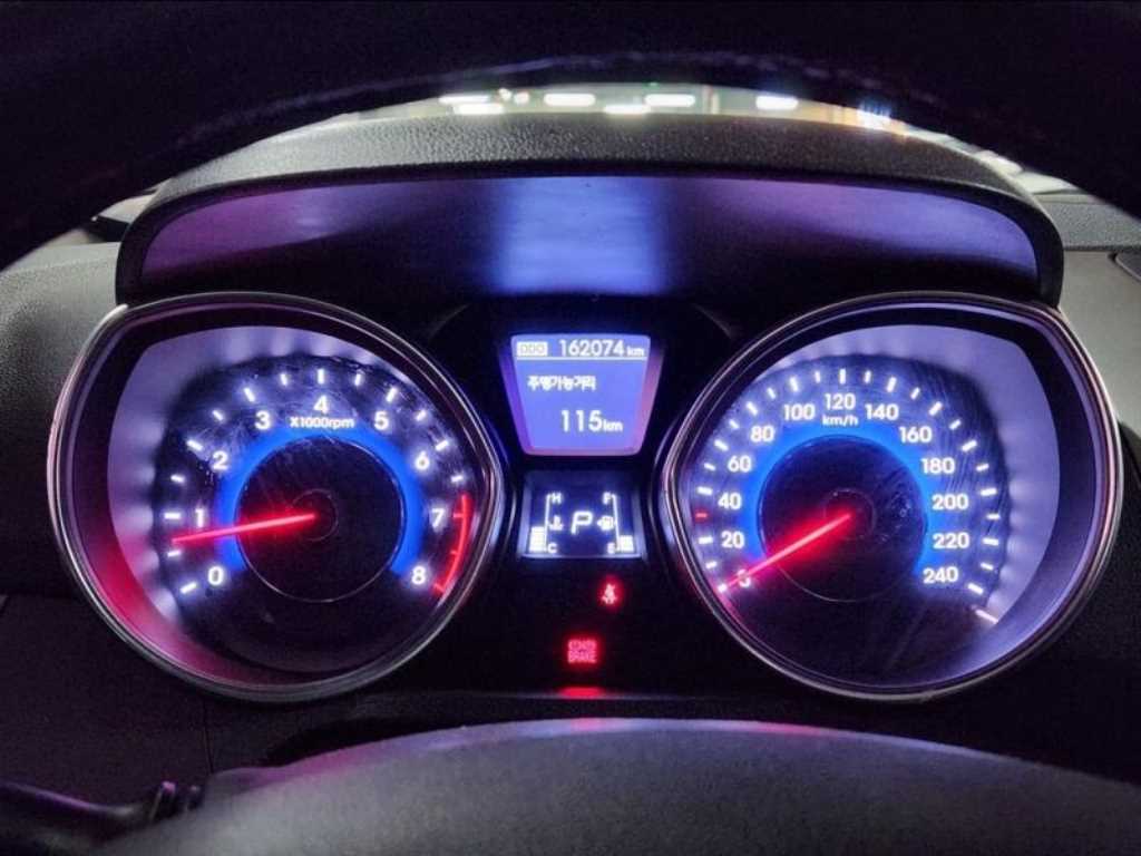 HYUNDAI Avante - Vista 8