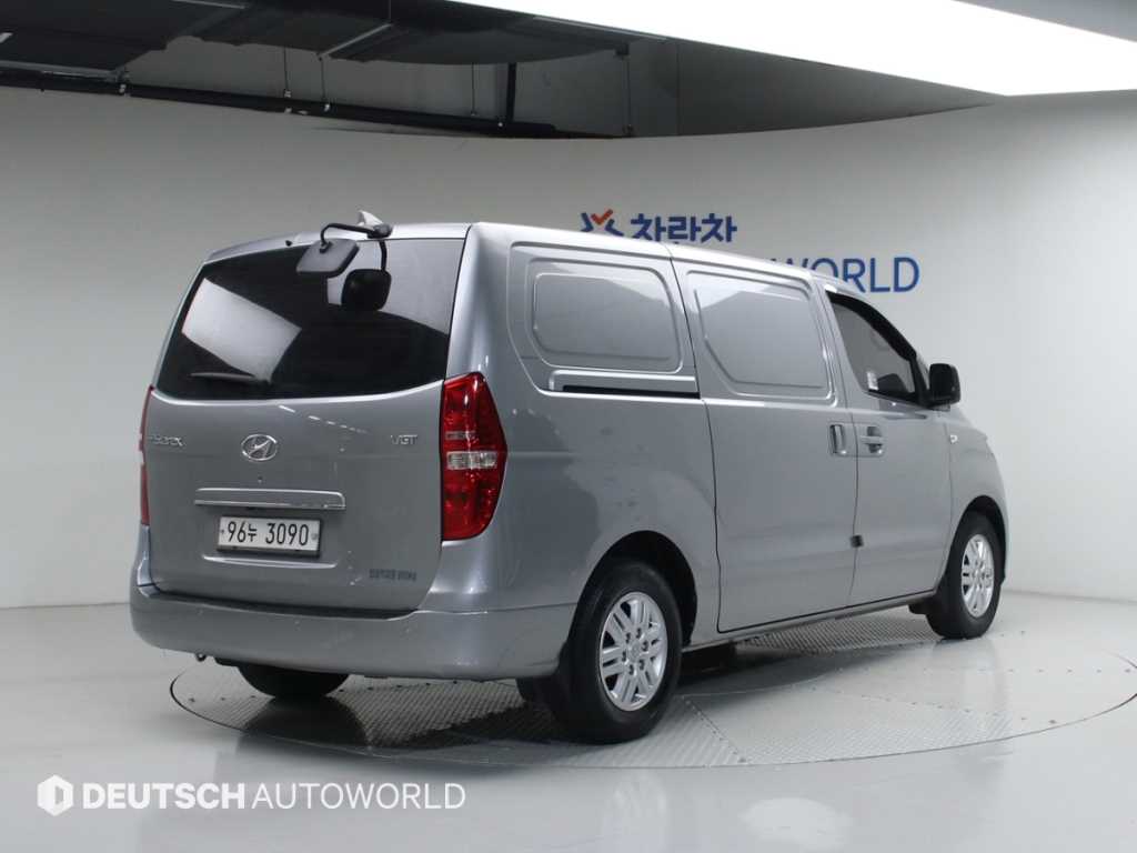 HYUNDAI Starex - Vista 2