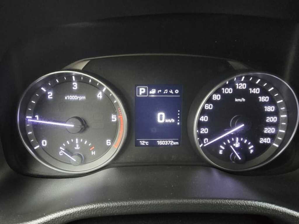 HYUNDAI Avante - Vista 11