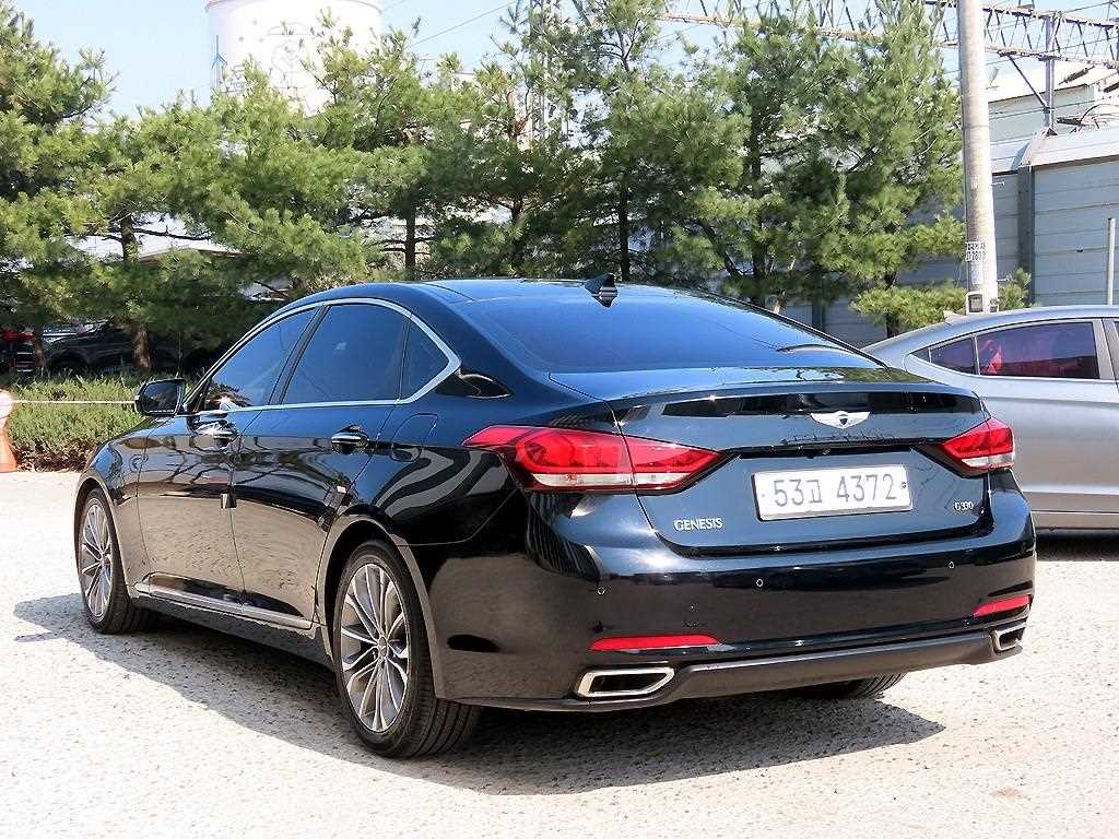 HYUNDAI Genesis - Vista 3