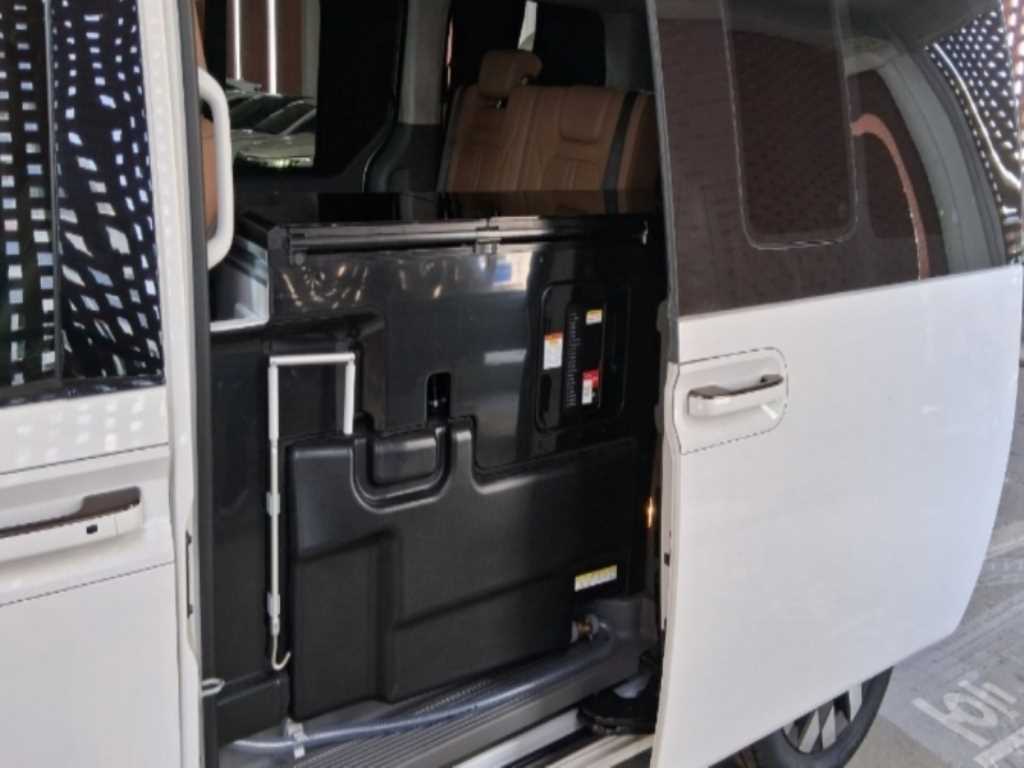 HYUNDAI Staria - Vista 11