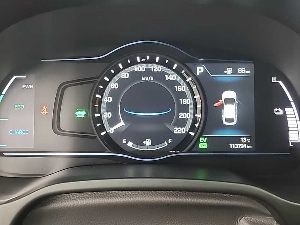 HYUNDAI Ioniq - Vista 6