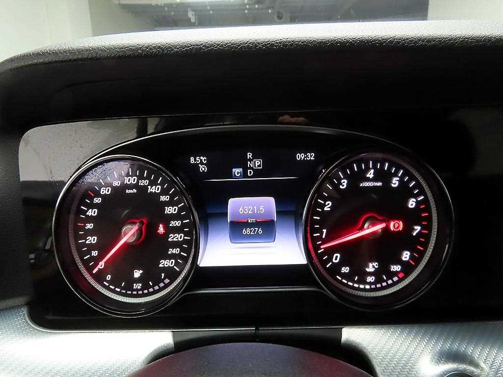 Mercedes Benz E class - Vista 6