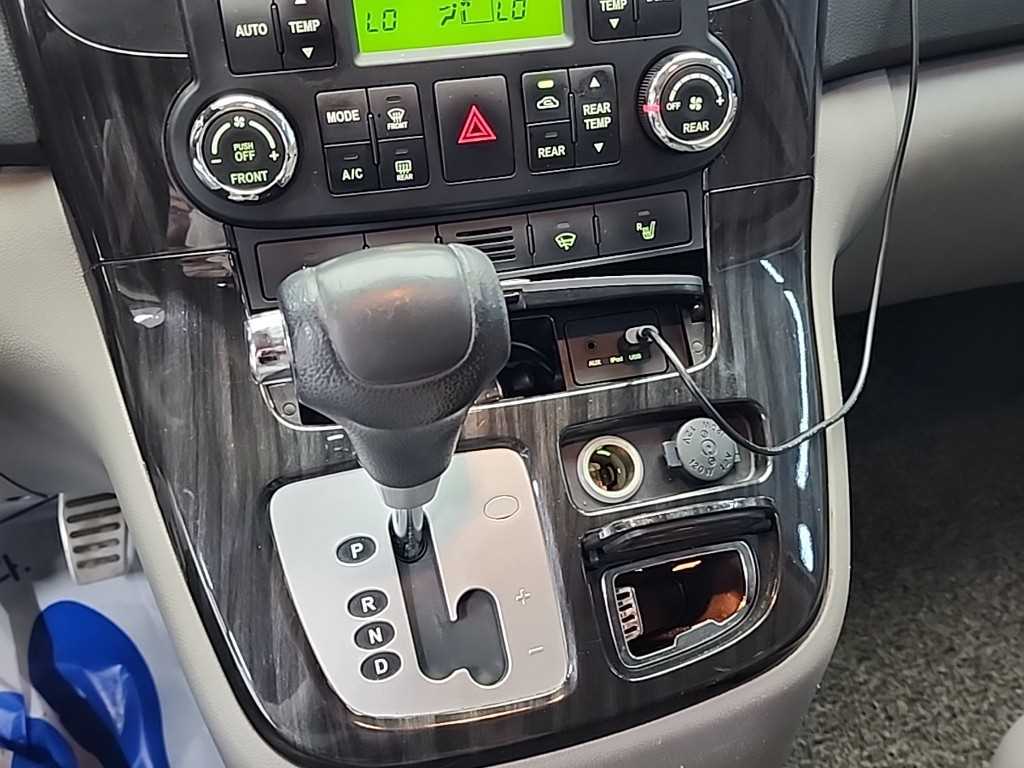 KIA Carnival - Vista 8