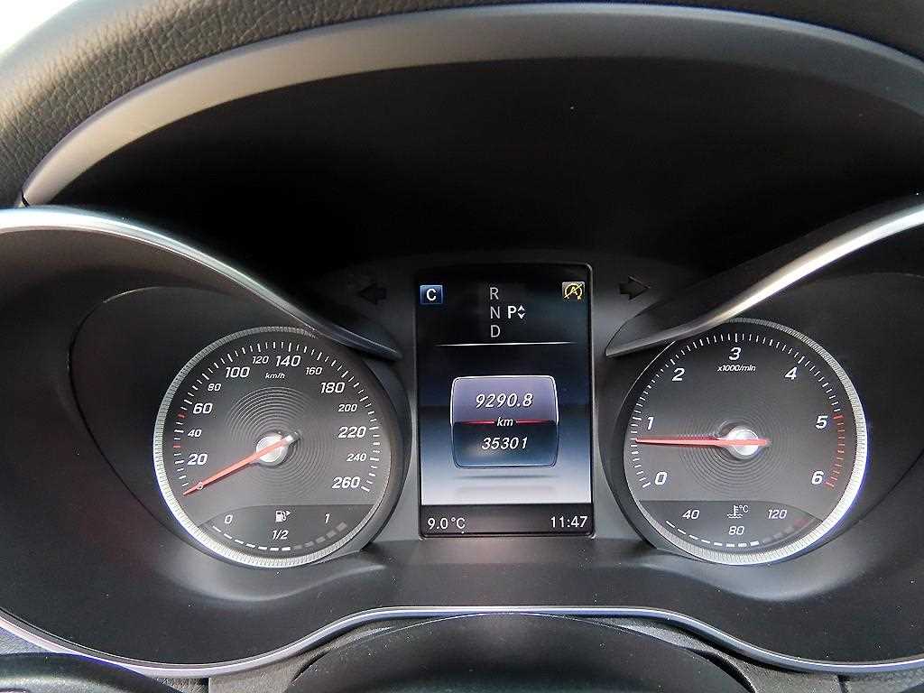 Mercedes Benz C Class - Vista 9