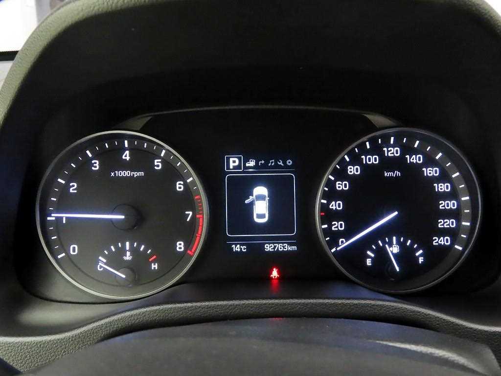 HYUNDAI Avante - Vista 5