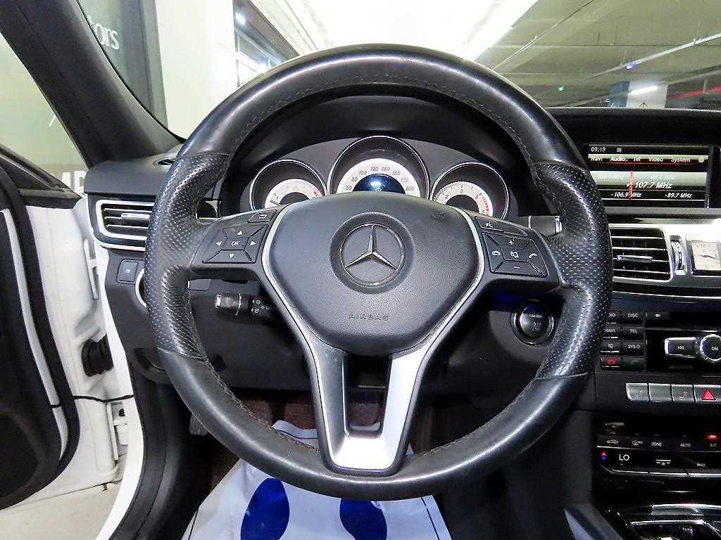 Mercedes Benz E class - Vista 8