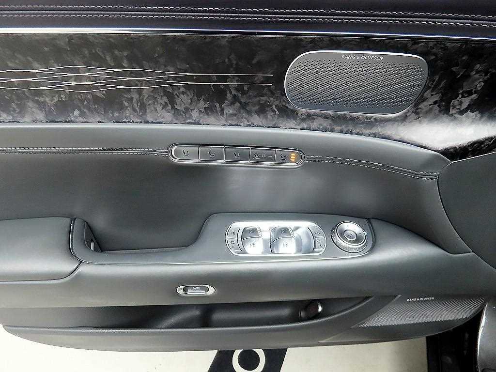 Genesis G90 - Vista 11