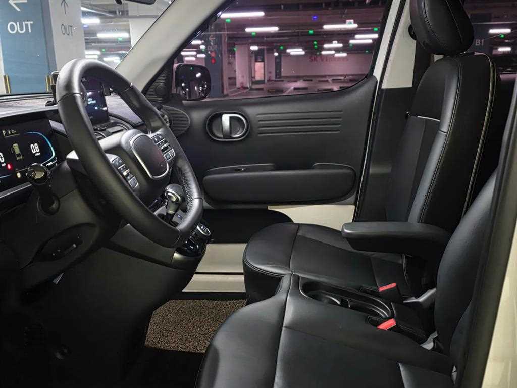 HYUNDAI Casper - Vista 10