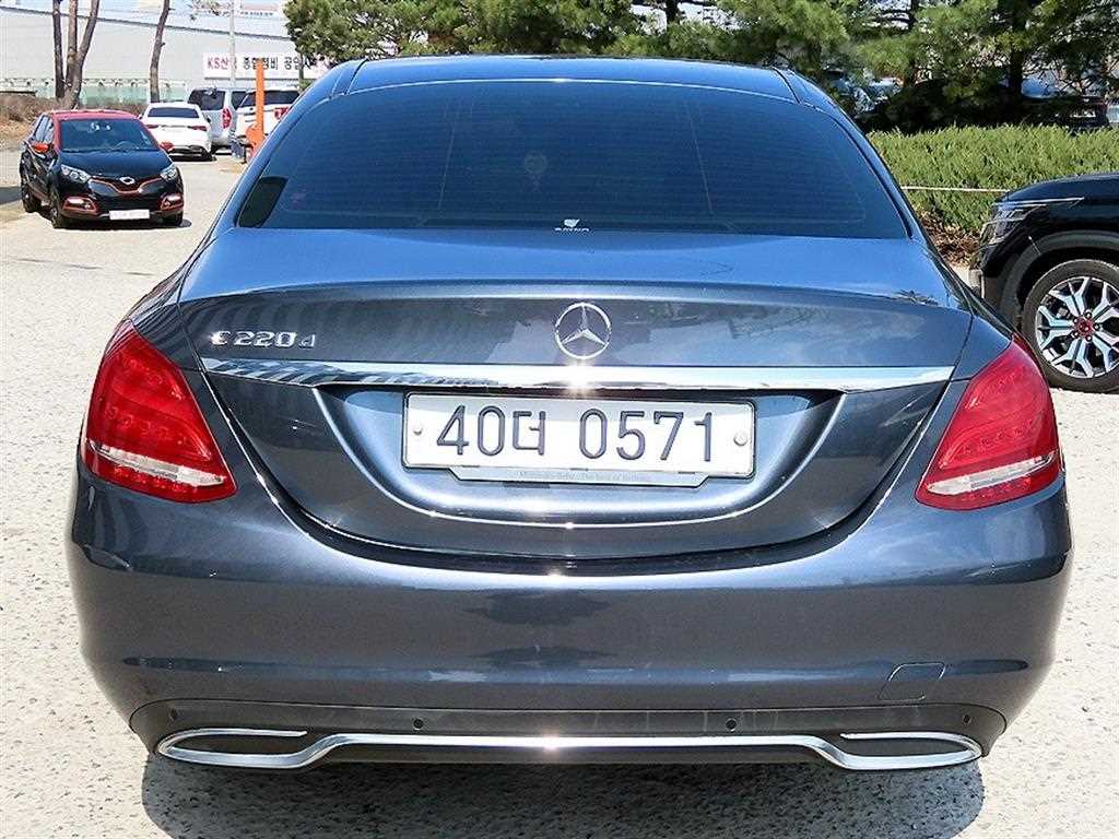 Mercedes Benz C Class - Vista 4